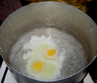 [Image: poached+egg+indomie+noodles+001.JPG]