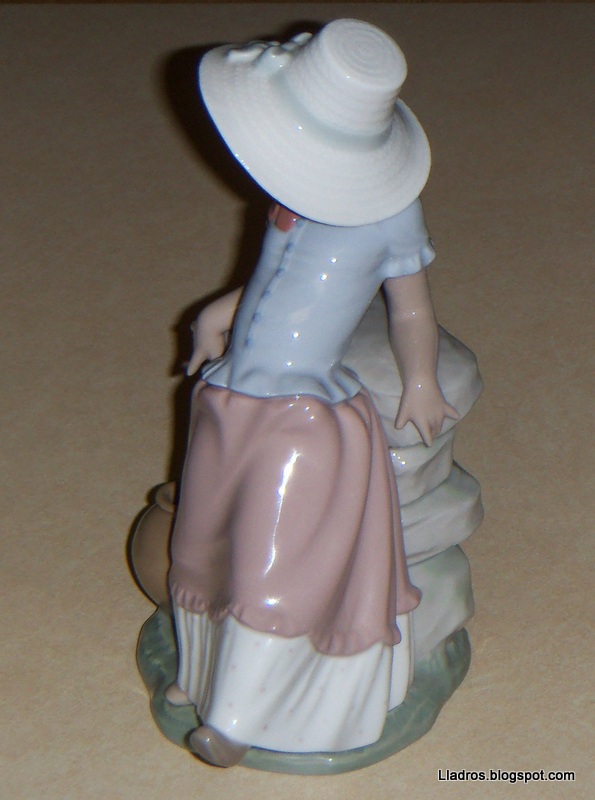lladros Lladro Figurine "A Step In Time" 5158
