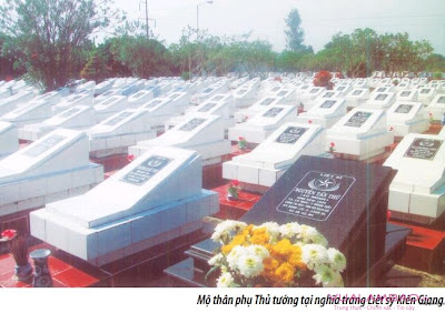 Mộ thân phụ Thủ tướng Nguyễn Tấn Dũng tại nghĩa trang liệt sỹ Kiên Giang