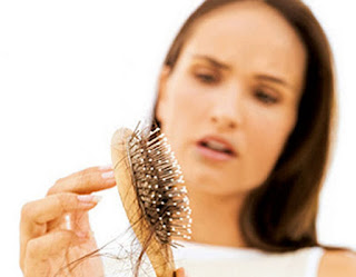 penyebab kerontokan rambut pada wanita