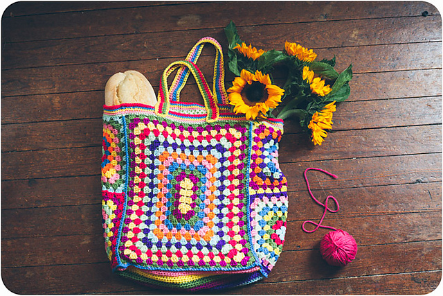 Crochet a one-of-a-kind granny square bag... ?