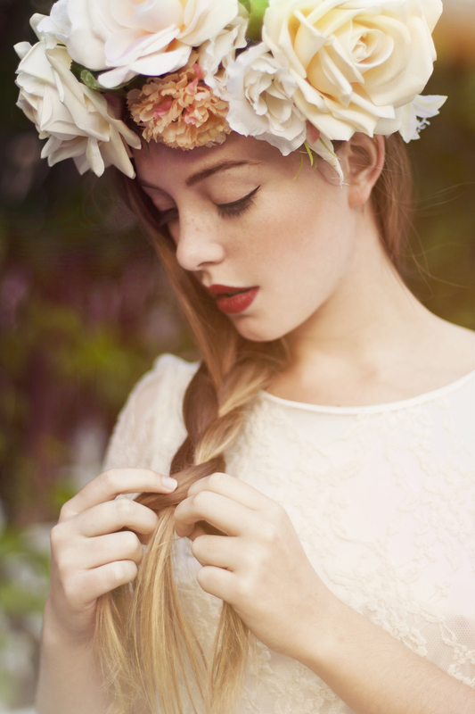 vintage pretty Flowers in her hair
