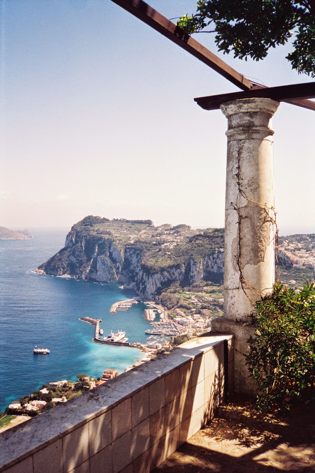 Ana Capri (b. 1977) foto picture Ana Capri (b. 1977)