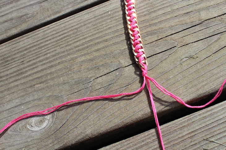 Как сделать браслет из цепочки и нитки
