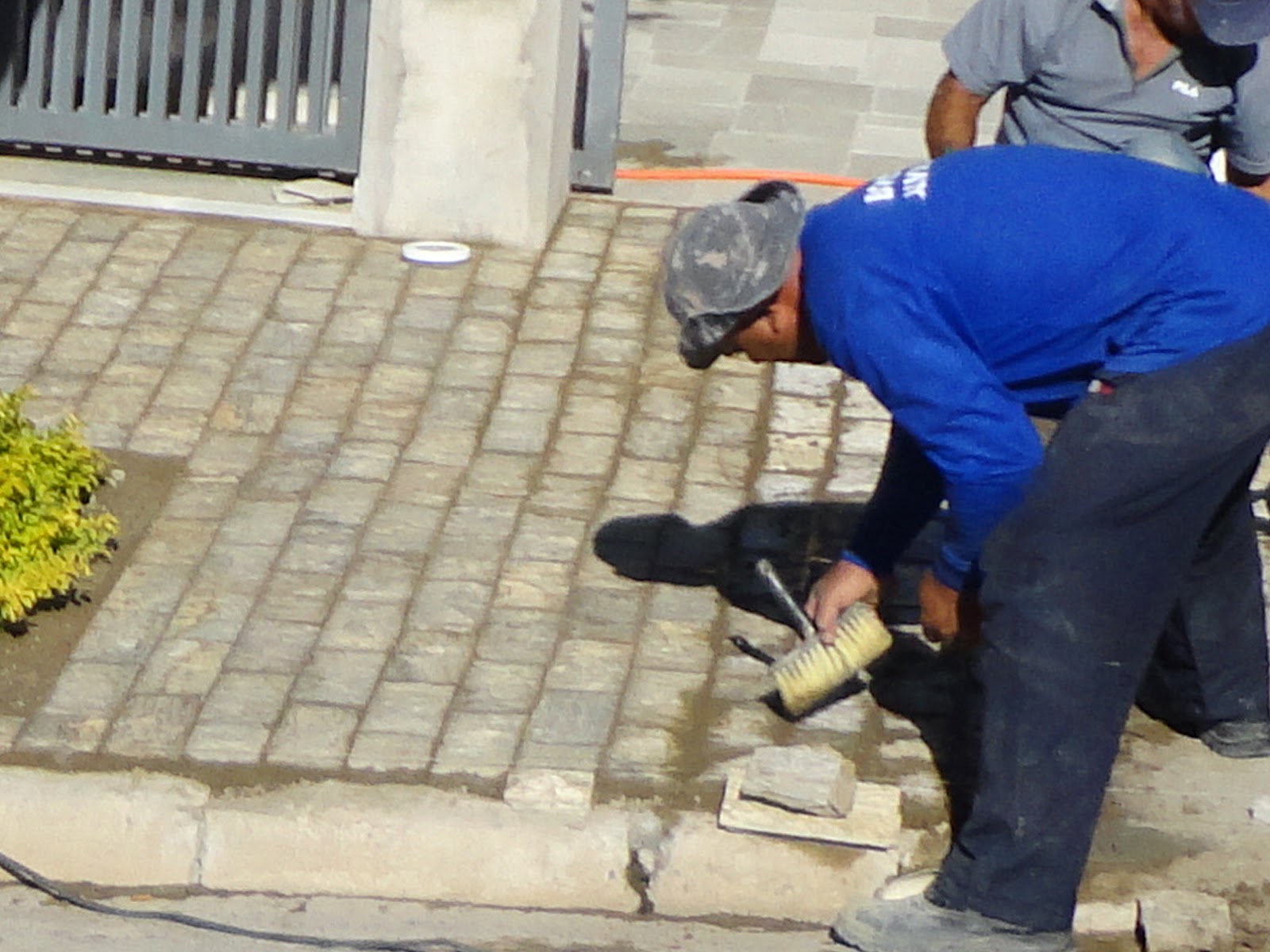 A reforma de nossa casa Pedra madeira para o revestimento da calçada