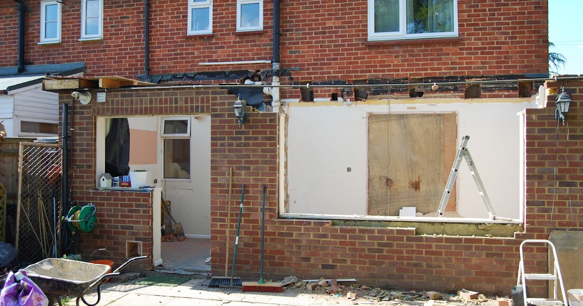 Beginner's Guide to Building a House Extension Day 29 (39) Bricks