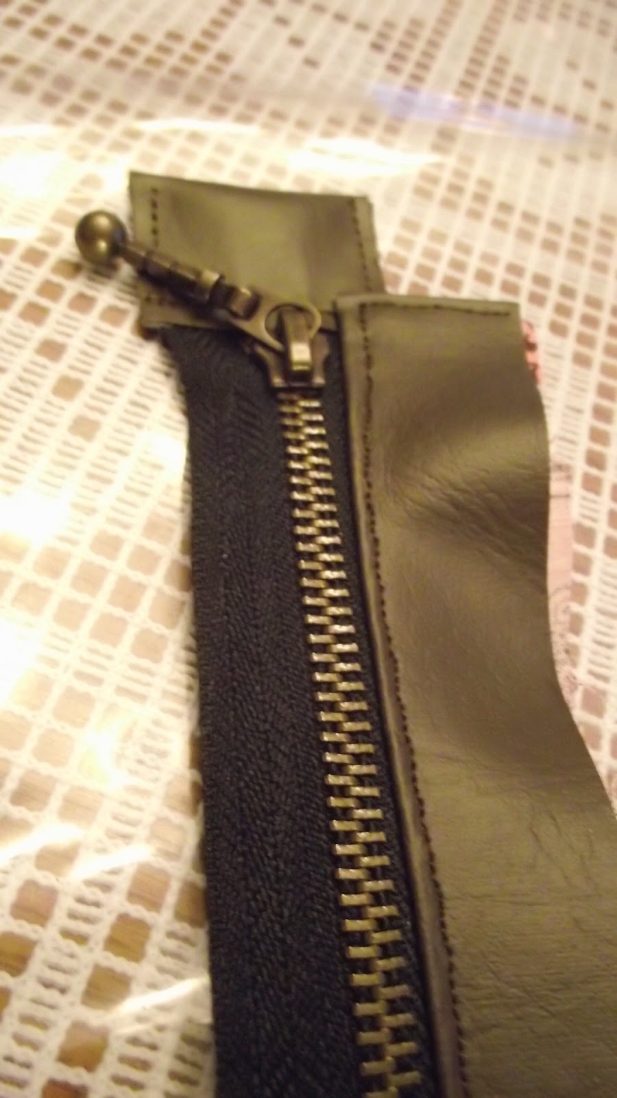 FABulous Home Sewn Zippered Book Cover Tutorial