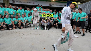 Hamilton echa más leña al fuego: "Rosberg se queja mucho"