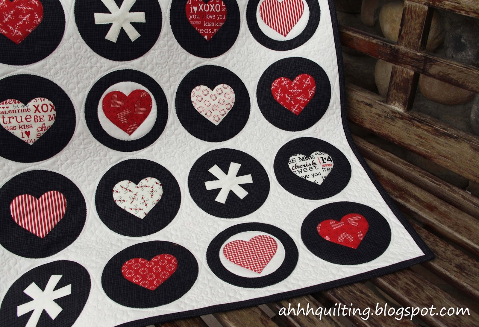 Valentine's Mini Circle Quilt Ahhh...Quilting