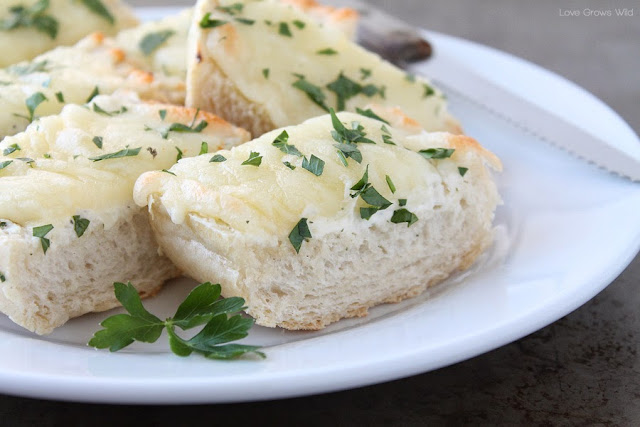 This Ranch Bread is the perfect, easy appetizer for your next party of the big game! SO addicting! at LoveGrowsWild.com