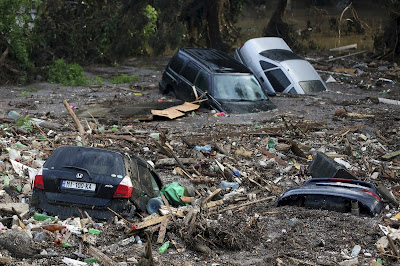 GRAVES INUNDACIONES EN GEORGIA DEJAN AL MENOS 12 MUERTOS