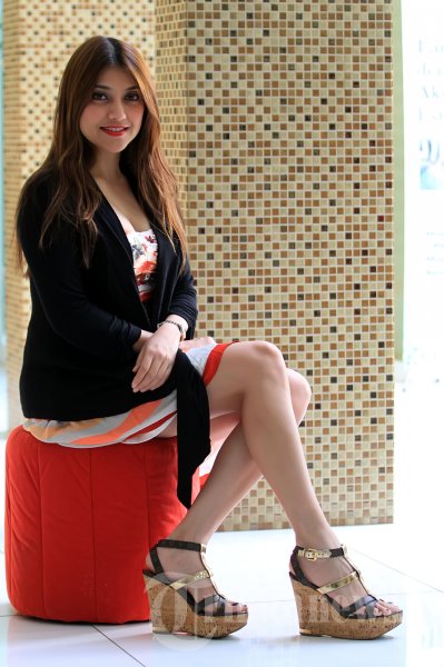 Profil Artis Cantik Sarah Azhari Dengan Foto Paling Hot nya | SeoStarMoon