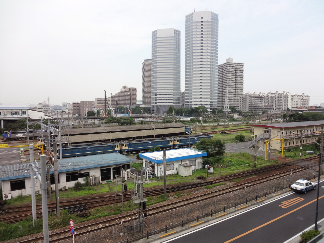 Low and Wide 新川崎の駅と操車場