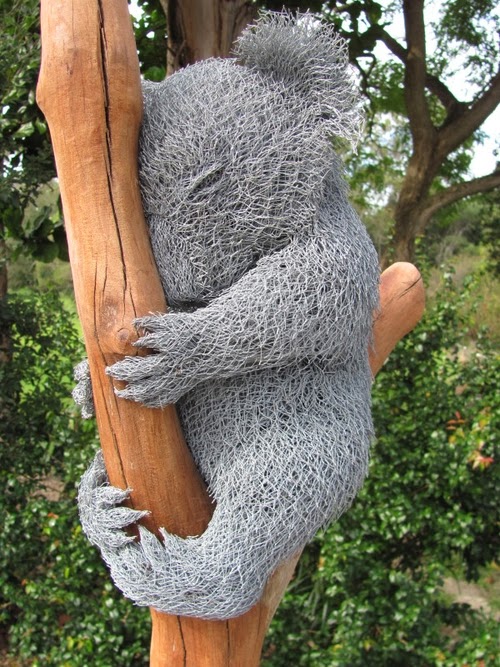 04-Koala-Chicken-Wire-Sculptures-Sculptor-Ivan-Lovatt-www-designstack-co
