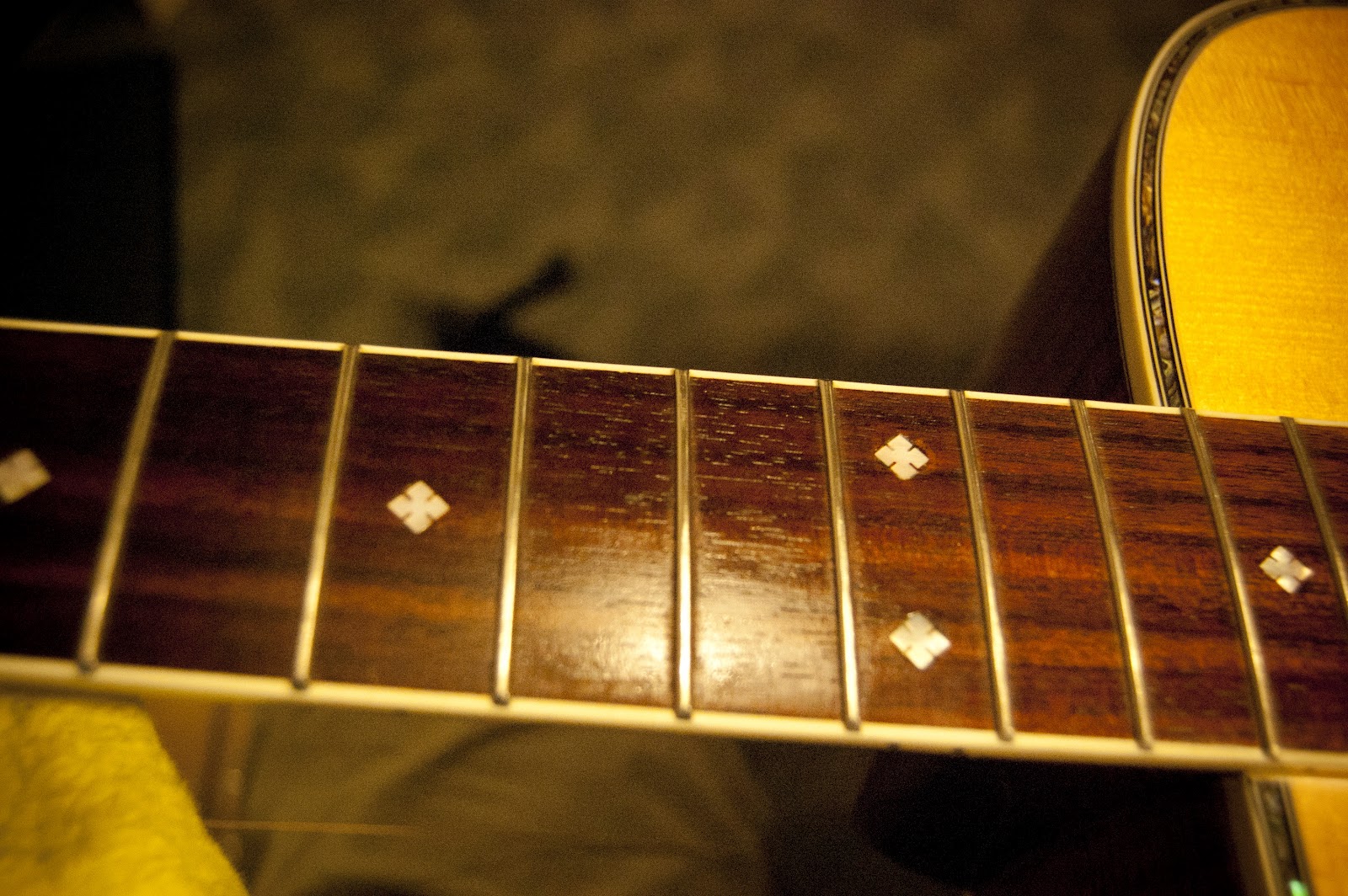 Guitart Restring an Acoustic Guitar