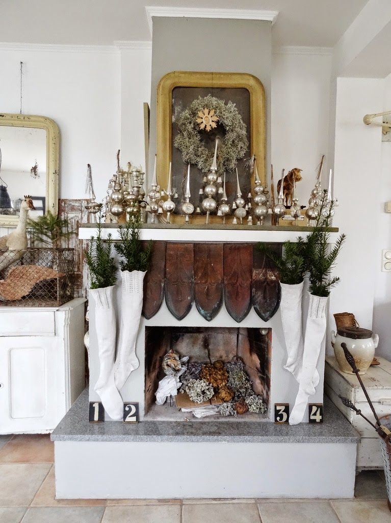 princessgreeneye: weihnachtliche Kaminumrandung und 2 Buch