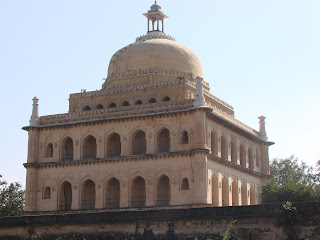 Tours Of India-Tomb of Fateh Jang