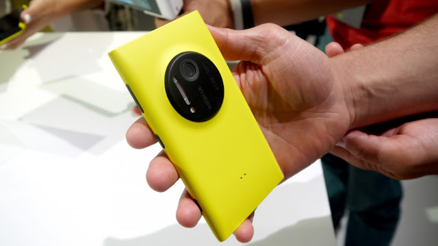 Nokia Lumia 1020 Smartphone Review and Specifications by ultimatechgeek.com