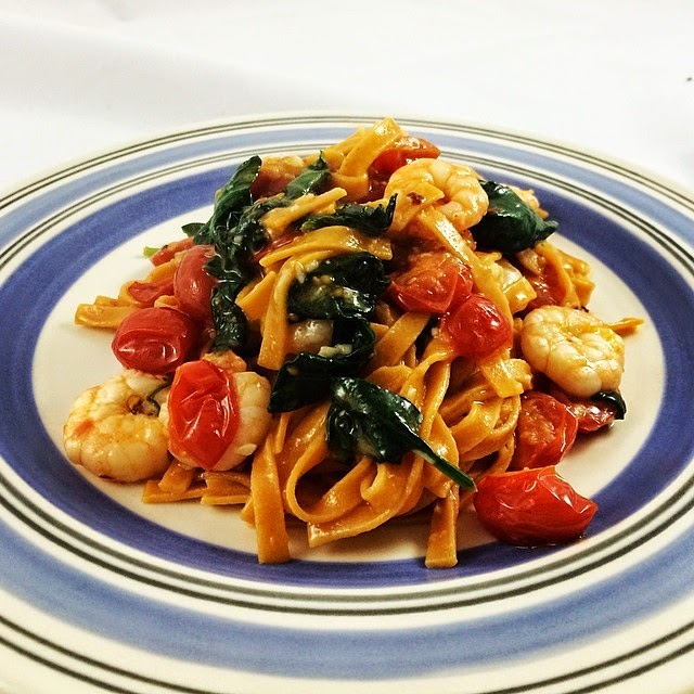 Daz in the Kitchen Tangy tagliatelle with prawns, tomato, spinach and