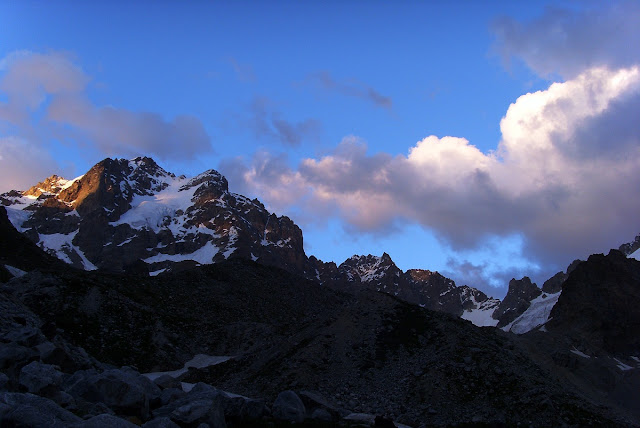 Небо Кавказа. Казбек, Эльбрус, Джейрах. Облака над горными вершинами - страна чудес.