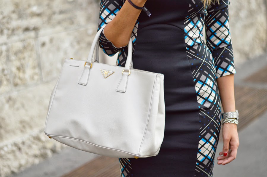 Prada saffiano bag pinko, pinko dress, abito pinko, tubino pinko, vestiti di pinko, vestiti da cerimonia, tubini, abiti eleganti, abiti da cerimonia Pinko, abiti da matrimonio, vestiti da cerimonia, vestiti eleganti, vestiti pinko, valentino shoes, scarpe valentino, valentino rockstud, valentino rockstud shoes, prada bag, borsa prada, prada saffiano bag, borsa prada bianca, borsa prada saffiano, elisa taviti, my fantabulous world, milano fashion week, milano fashion week fashion blogger, milano fashion week street style