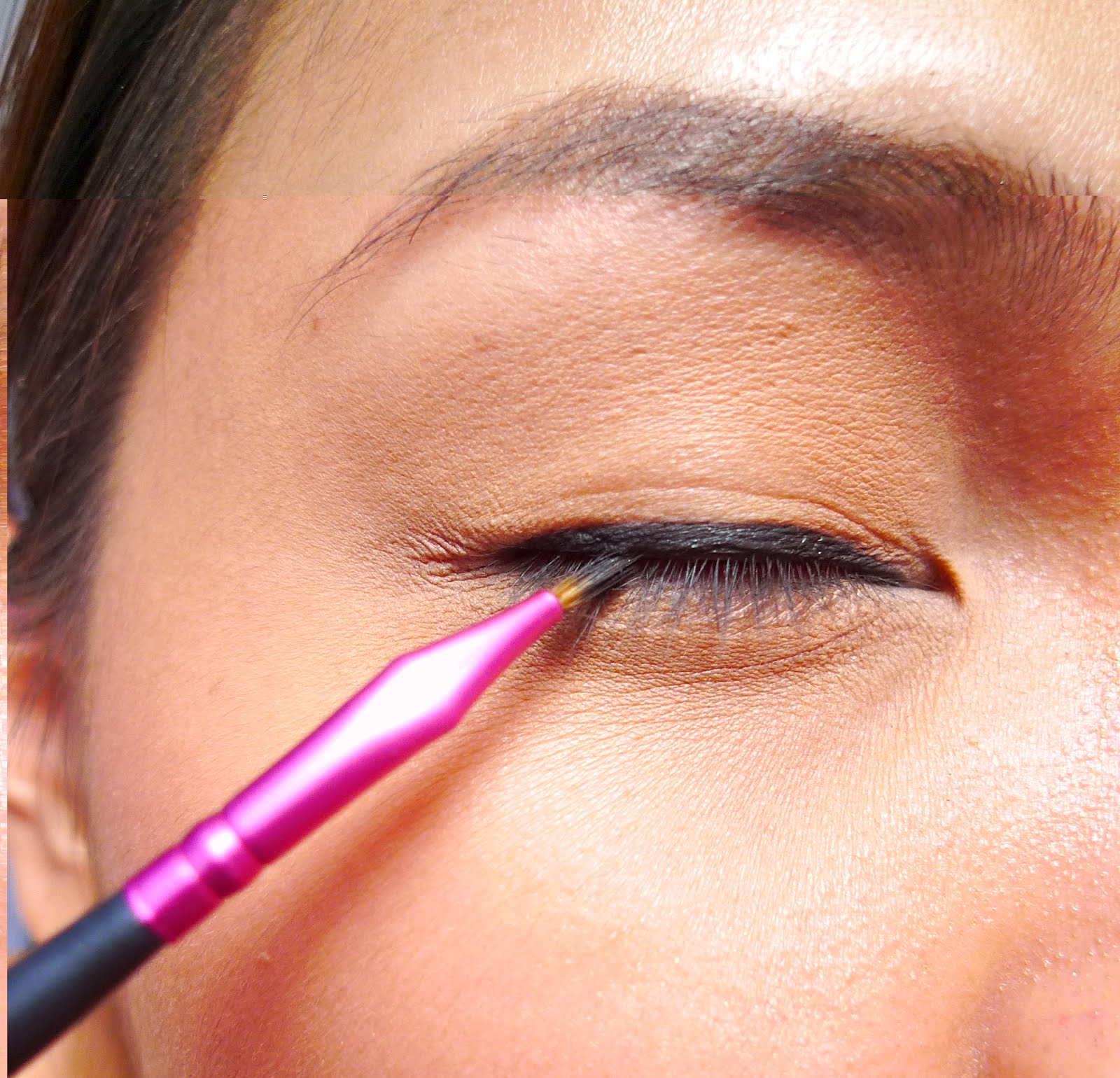 how to make your eyeliner last with the eyeliner eyeshadow sealing