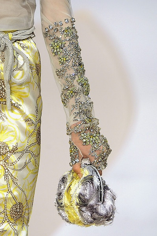 runway details: Valentino Spring 2009, clutch