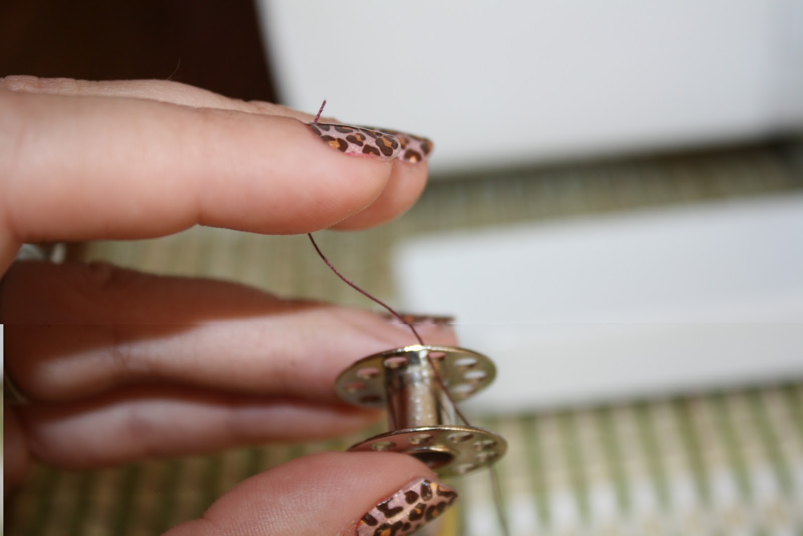 Crafty Momma Sewing How to Thread a Bobbin