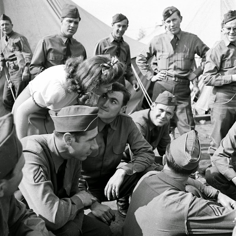 the use of arts to boost troops morale during world war ii In wwi trenches, instant coffee gave troops a much and kept up the morale in fact, us troops had long looked toward coffee during world war ii. the use of arts to boost troops morale during world war ii In wwi trenches, instant coffee gave troops a much and kept up the morale in fact, us troops had long looked toward coffee during world war ii.