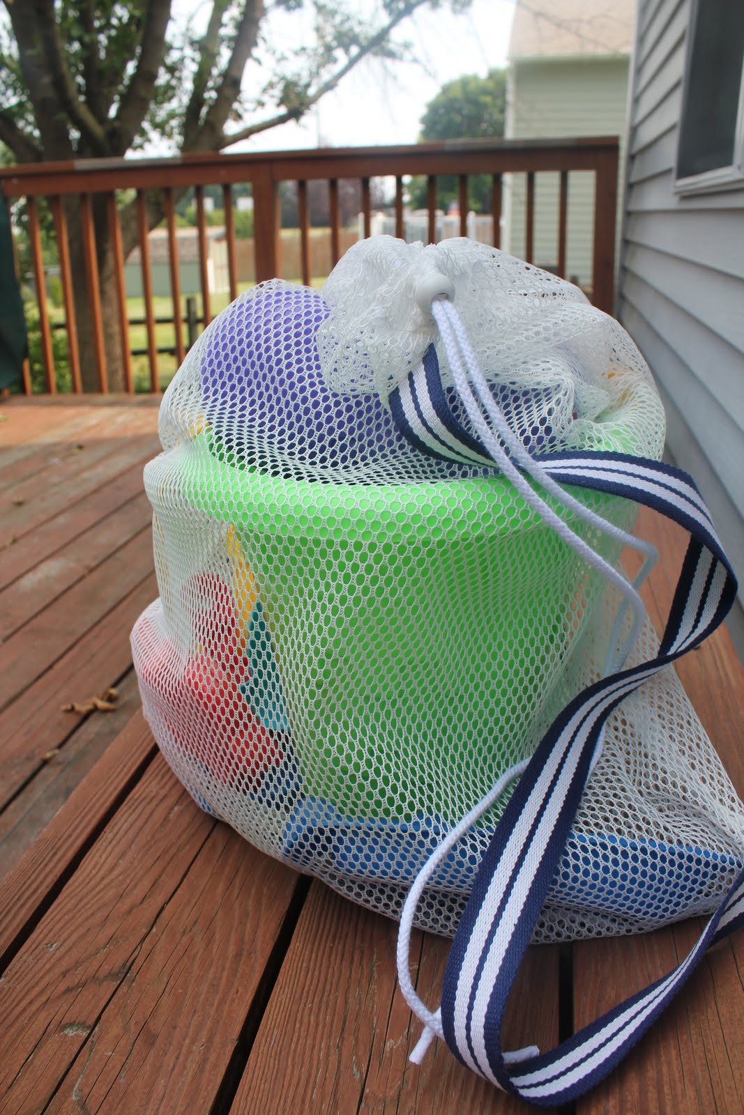 TravelingPugs Mesh Beach Toy Bag Tutorial