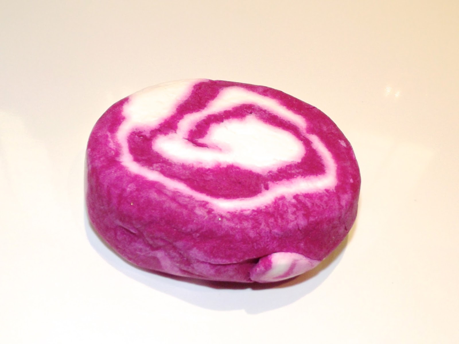 Stephanie Maverick Lush Review The Comforter Bubble Bar