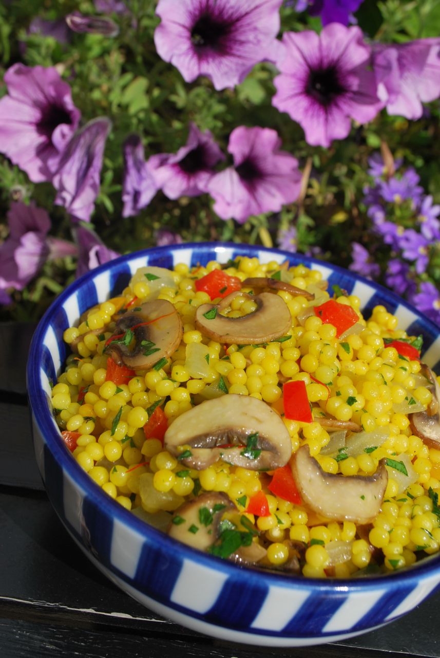 Scrumpdillyicious Israeli Couscous with Saffron, Mushrooms & Peppers
