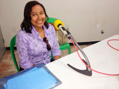Secretaria adjunta de educação, Maria Coelho, concede entrevista na Radio Cultura FM