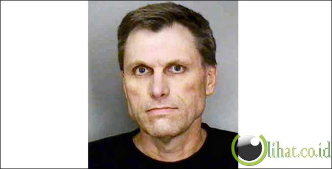 Jutawan Mencuri Kartu Kredit Milik Purnawirawan untuk Beli Pizza Jutawan Mencuri Kartu Kredit Milik Purnawirawan untuk Beli Pizza