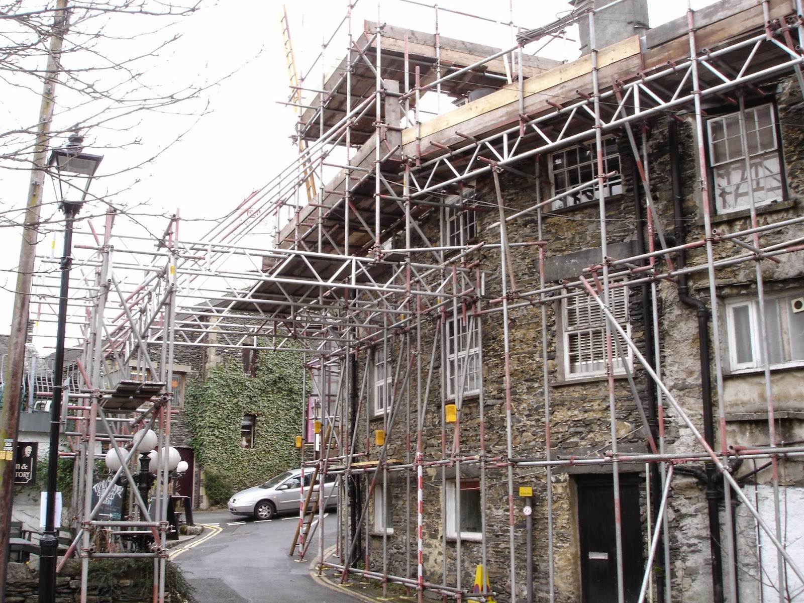 Different Reasons to Buy or Rent Scaffolding in London Scaffolding In