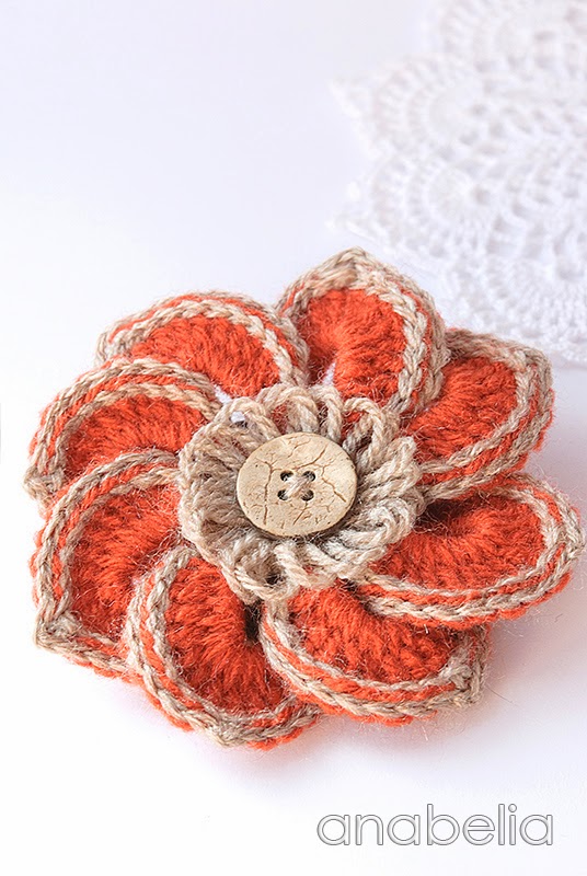 Carlota crochet brooch by Anabelia