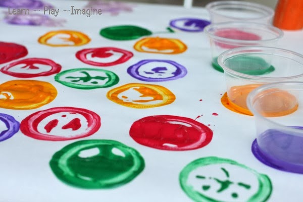 http://www.learnplayimagine.com/2014/01/circle-painting.html