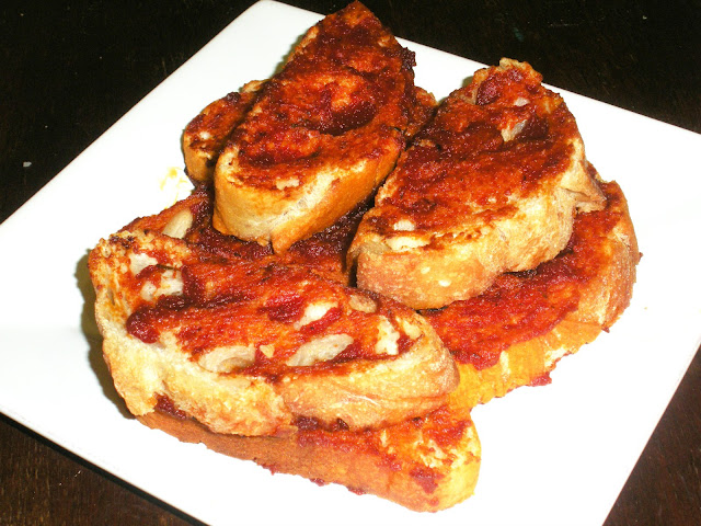 Pan Tostado Con Salsa De Tomate (receta De Aprovechamiento)
