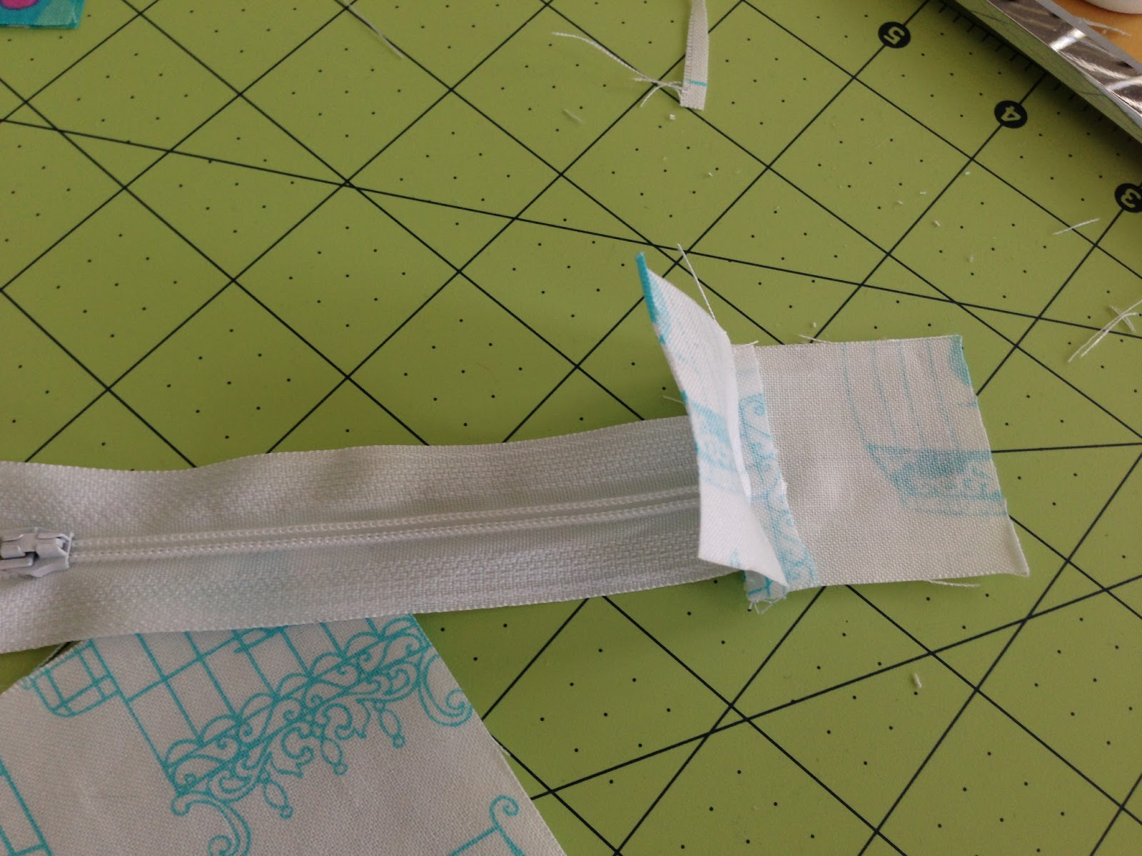 Jedi Craft Girl My Favorite Zipper Pouch {tutorial}