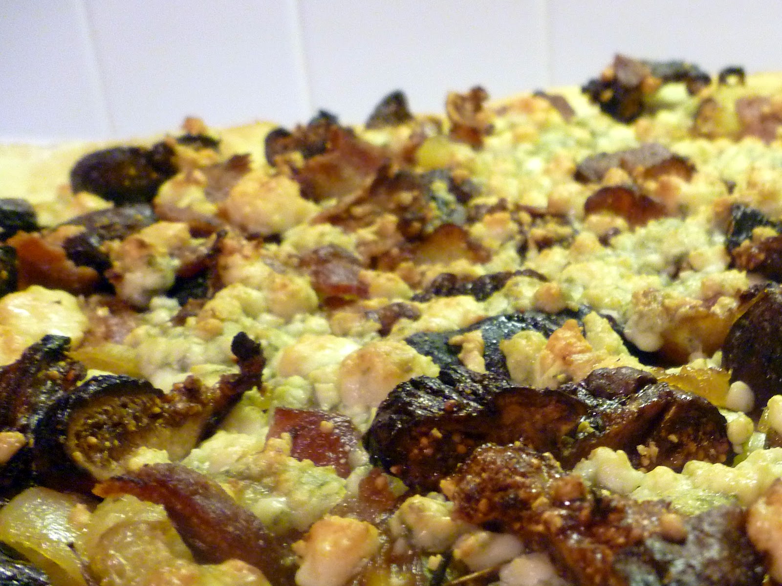 Lindaraxa Pizza With Caramelized Onions, Figs, Bacon and Blue Cheese