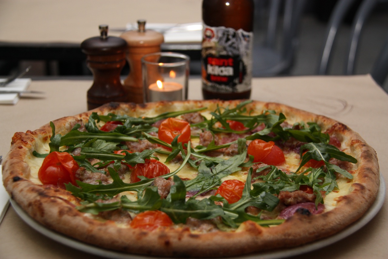 Some Saint Kilda Guys Banger Fest Pizza e Birra