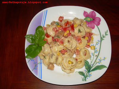 http://smerfetkagotuje.blogspot.com/2013/07/saatka-z-tortellini.html