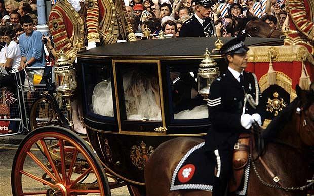Featured image of post Princess Diana Wedding Dress In Carriage