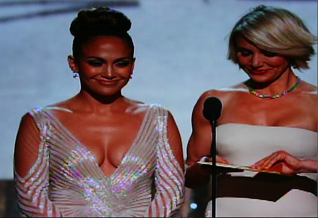 Jennifer Lopez Nip Slip at the Oscars 2012