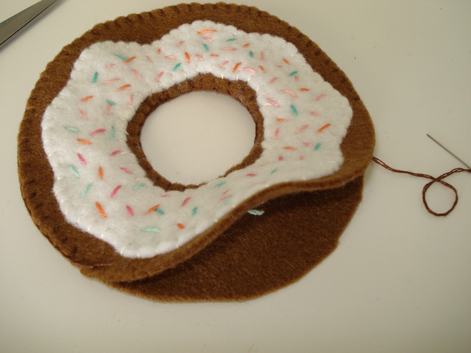 cupcake cutie FREE FELT FOOD PATTERN DONUTS