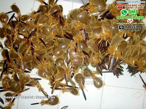 Souvenir Sendok Sayur Irus Kayu Lamongan Jatim