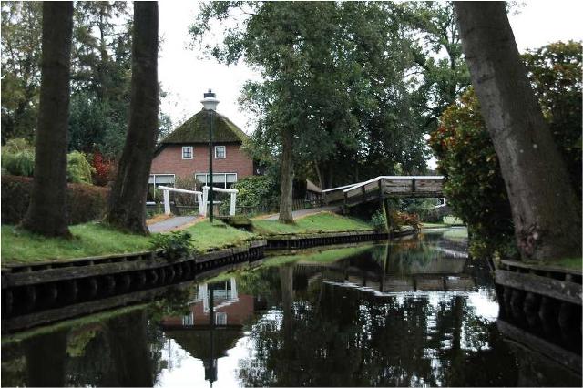 Flag this message Giethoorn, village in Holland with no roads اجمل قرية بالعالم بدون سيارات Giethoorn+12