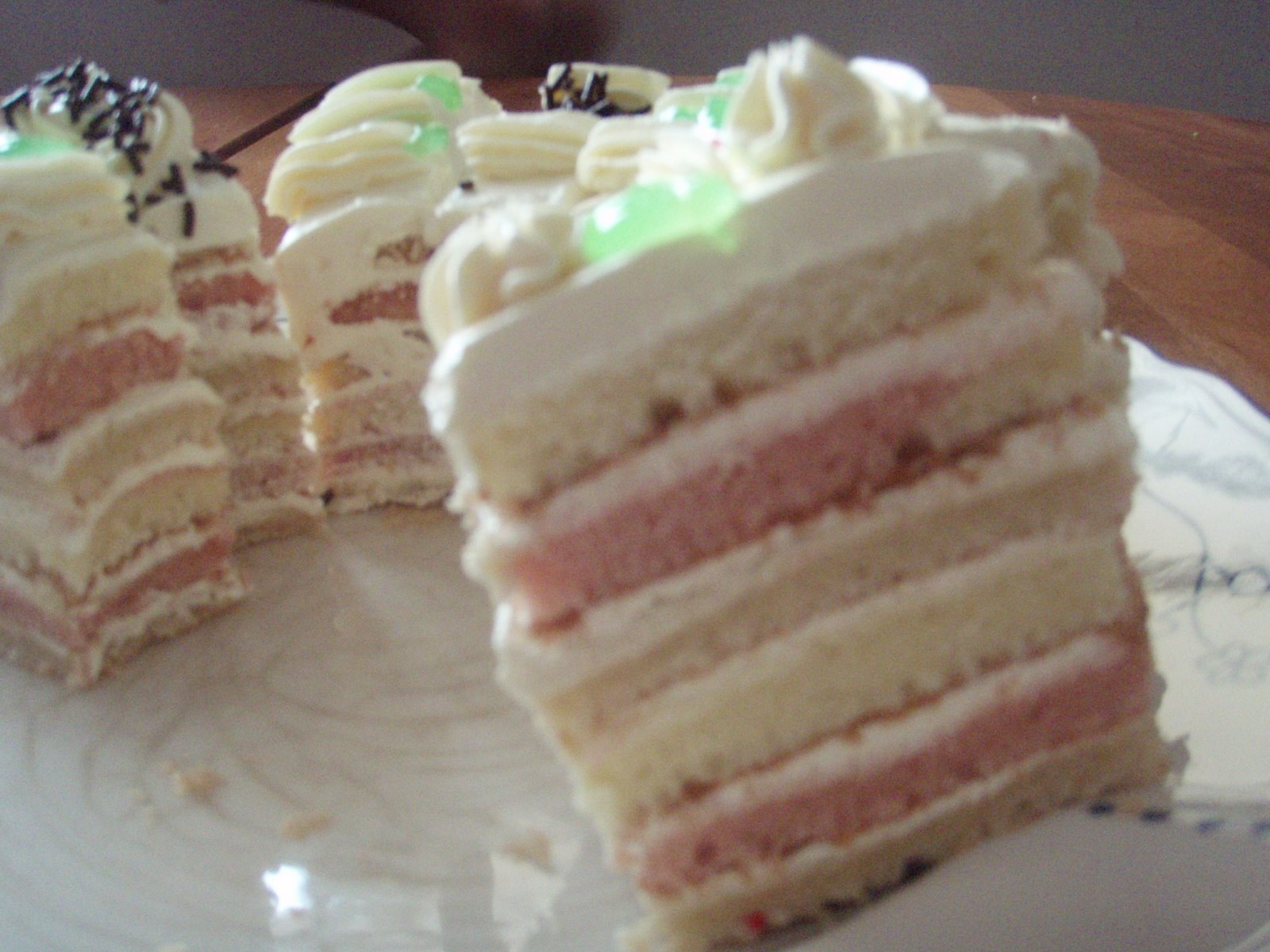 [cakes+011108+131.jpg]