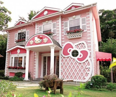 Hello Kitty Hotel in Japan. Swatches soon, Look at this hotel isn't it cute