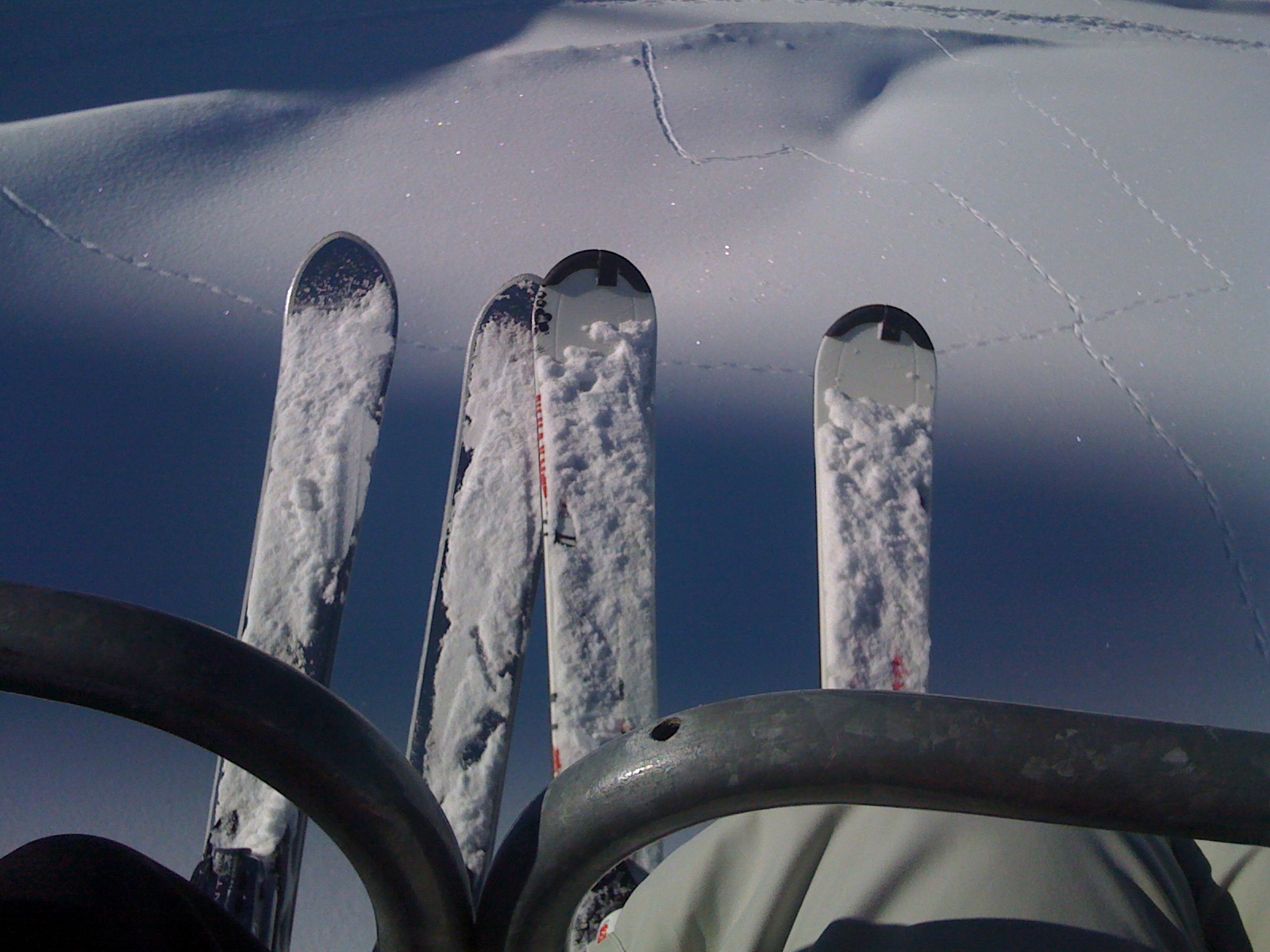 [skis.JPG]